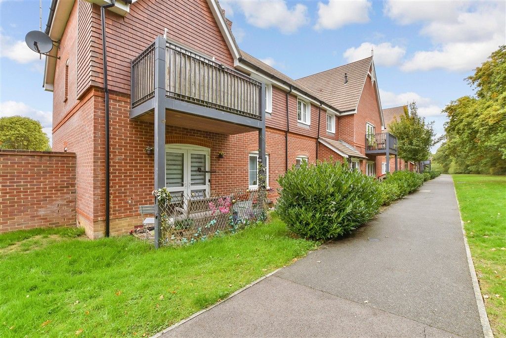 Additional image 3 of 2 bed flat for saleShetland Close, Cranleigh, Surrey GU6