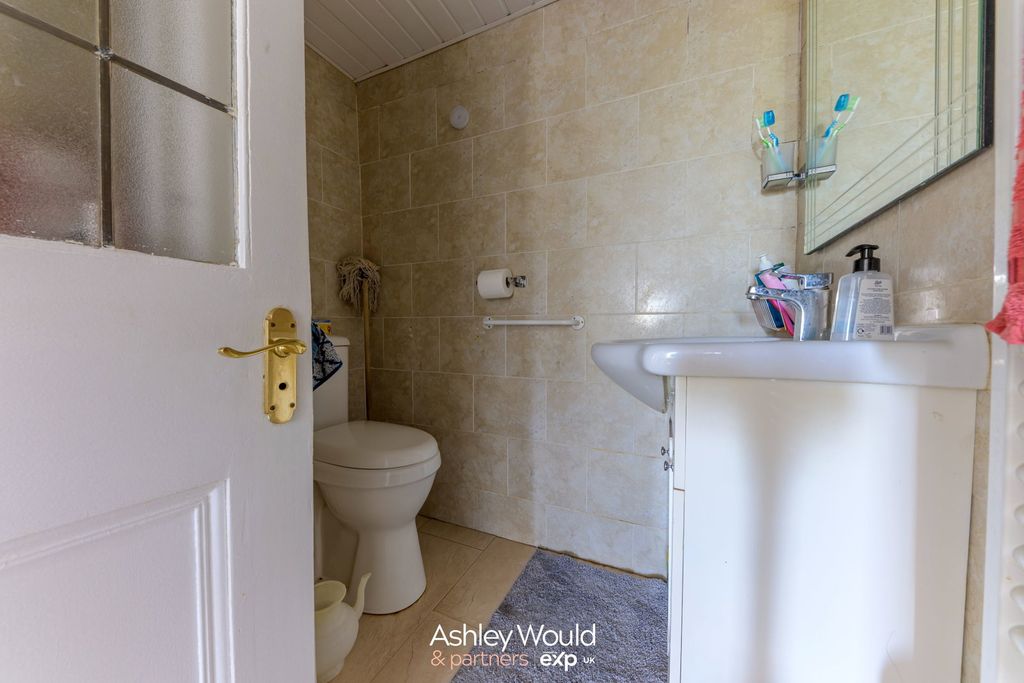 Additional image 13 of 5 bed semi-detached house for saleHalesowen Road, Cradley Heath B64