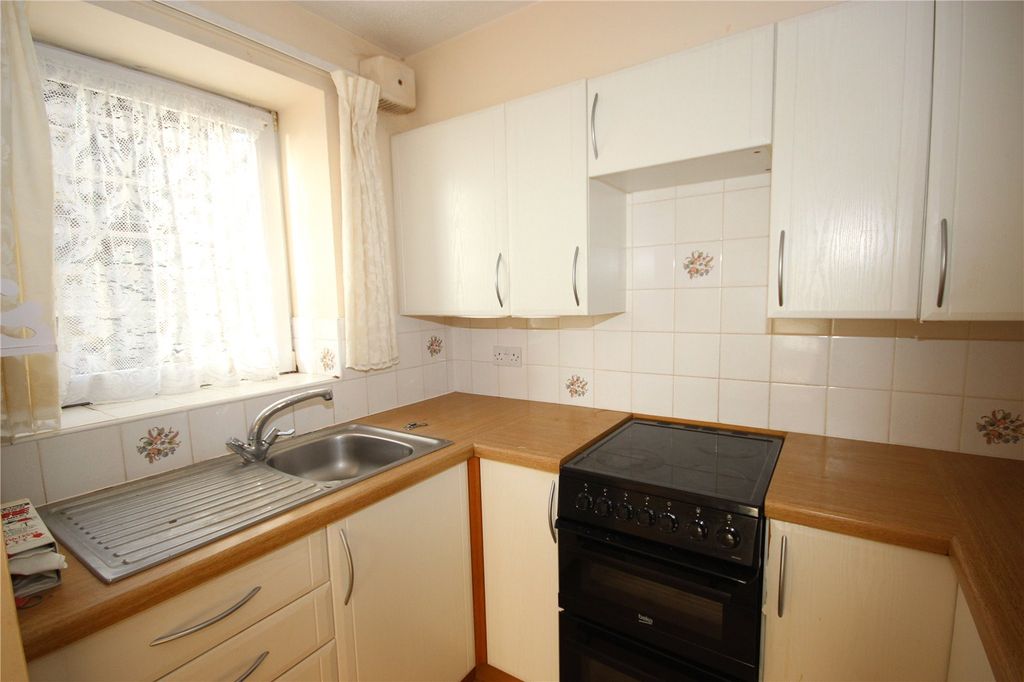 1 bed flat for saleHarbour Road, Seaton, Devon EX12 photo 4