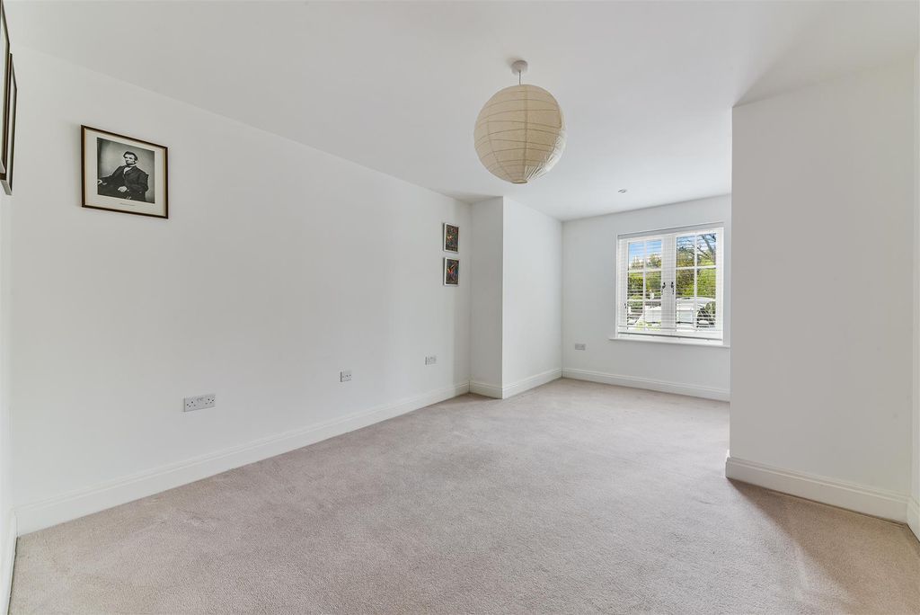 Additional image 17 of 2 bed flat for saleOutwood Lane, Chipstead CR5