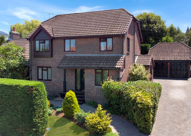 3 bed detached house for salePine Tree Close, Cowes PO31