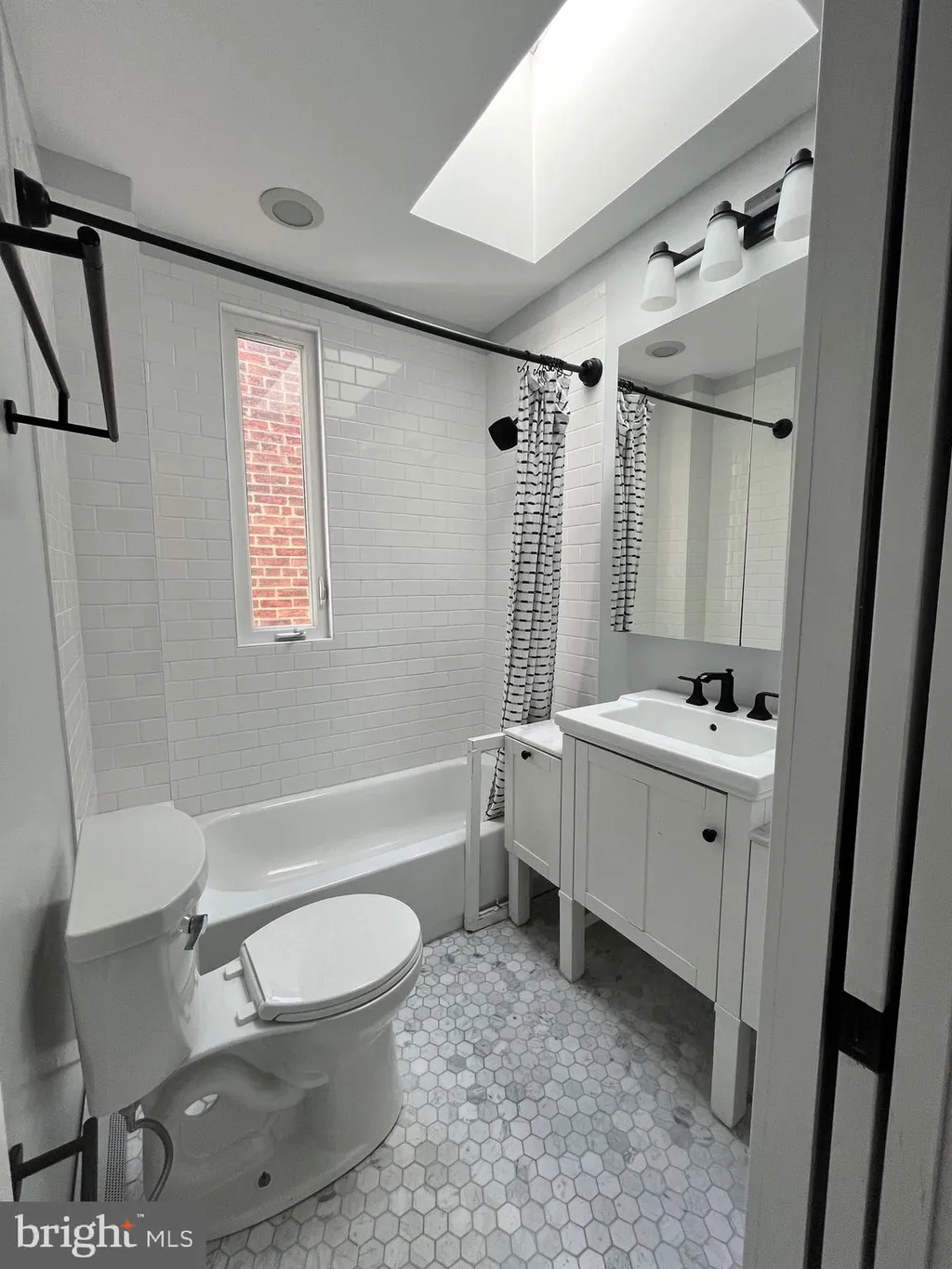 Additional image 11 of 547 4th Street SE Unit UPPER LEVEL Unit UPPER LEVE, Washington, DC 20003