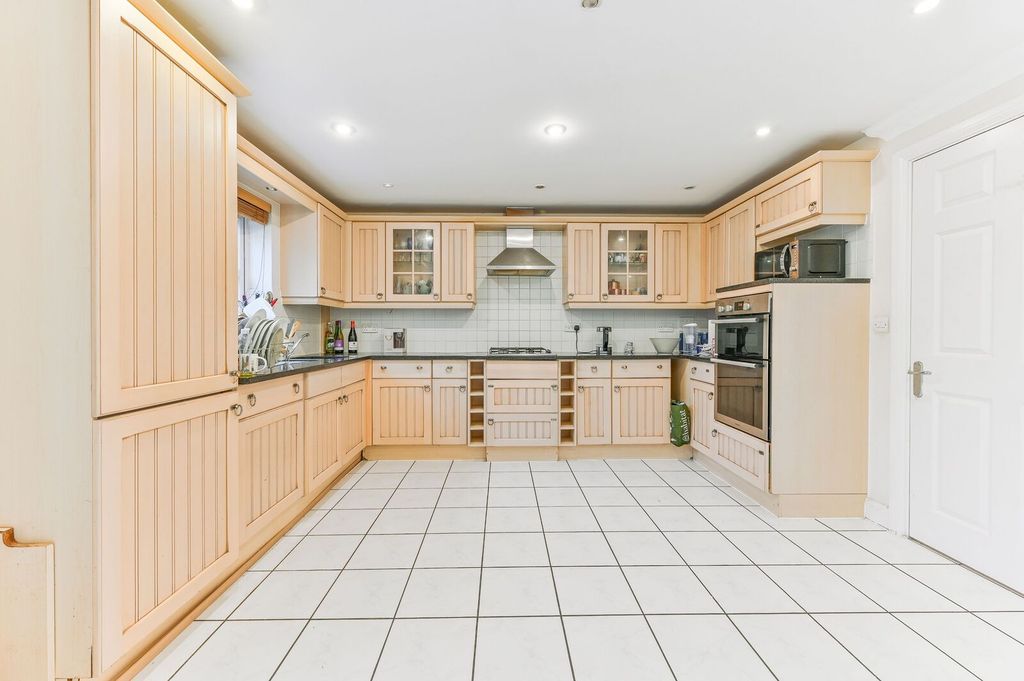 Additional image 9 of 5 bed detached house for saleWater Mead, Coulsdon, Chipstead CR5