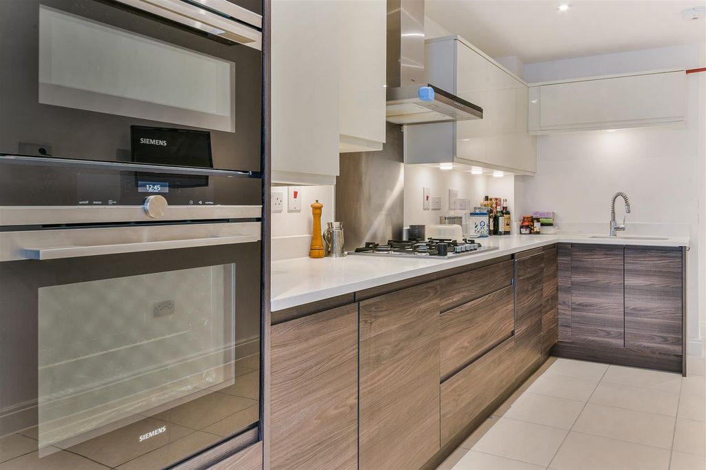 Additional image 6 of 2 bed flat for saleOutwood Lane, Chipstead CR5