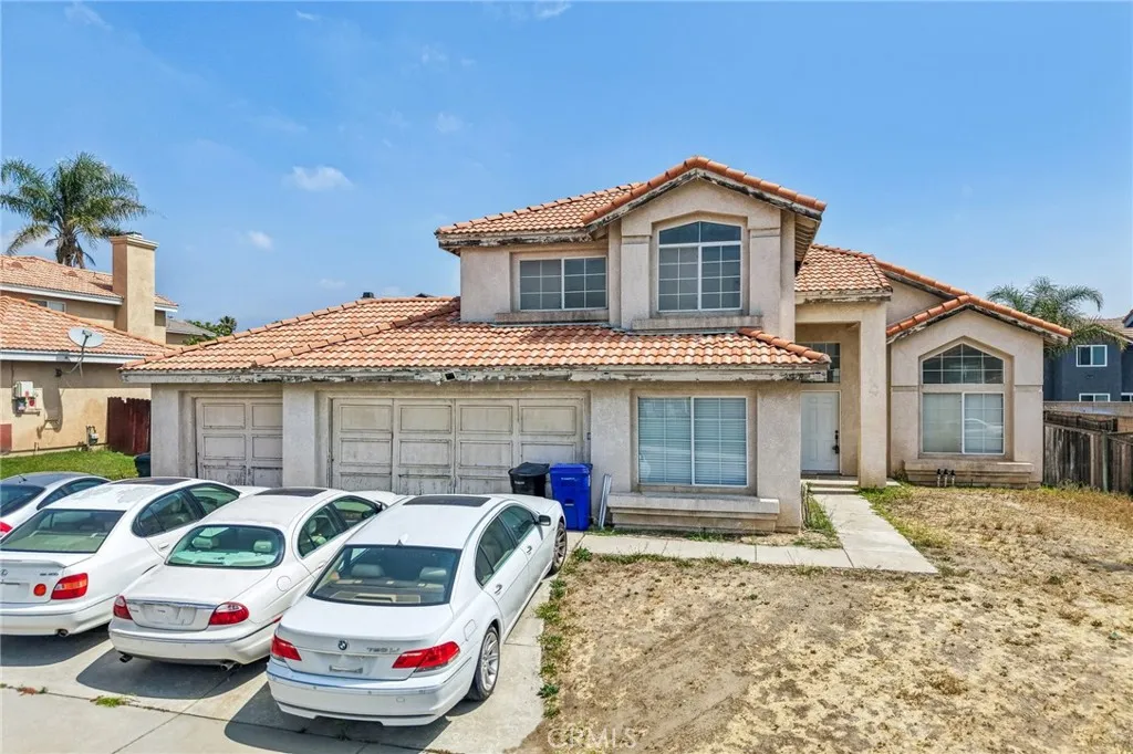 2428 W Calle Celeste Dr, Rialto, CA 92377