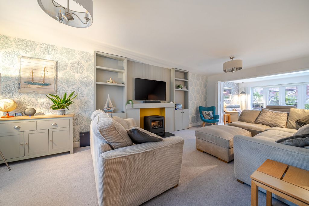 Additional image 3 of 4 bed detached house for saleLonghurst Avenue, Cranleigh GU6