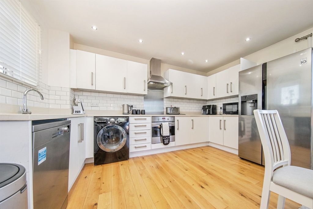 Additional image 3 of 3 bed penthouse for saleCaelum Drive, Colchester CO2