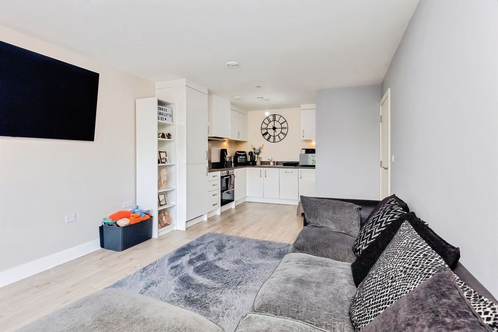1 bed flat for saleStation Road, Corby NN17 photo 3