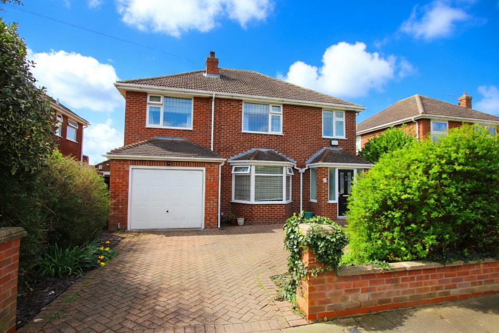 4 bed detached house for saleLinks Road, Cleethorpes DN35