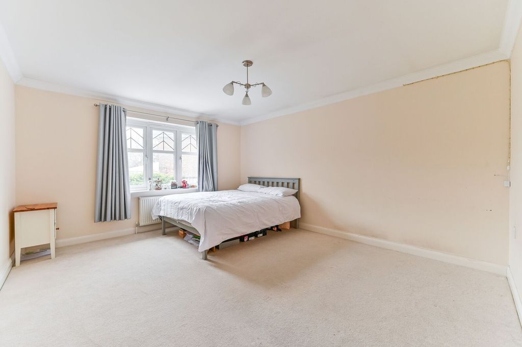 Additional image 15 of 5 bed detached house for saleWater Mead, Coulsdon, Chipstead CR5