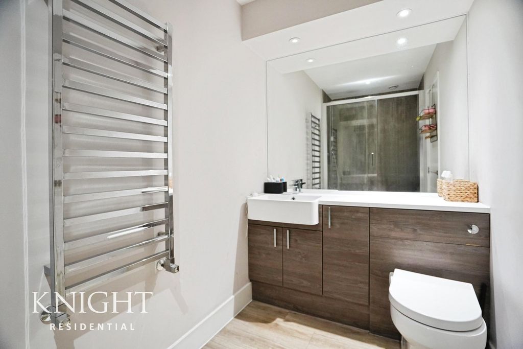Additional image 9 of 2 bed flat for saleBergholt Road, Colchester CO4