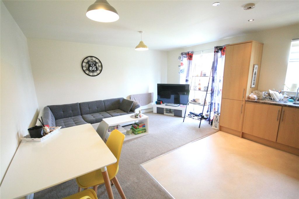 2 bed flat for salePartridge Close, Crewe, Cheshire CW1 photo 4