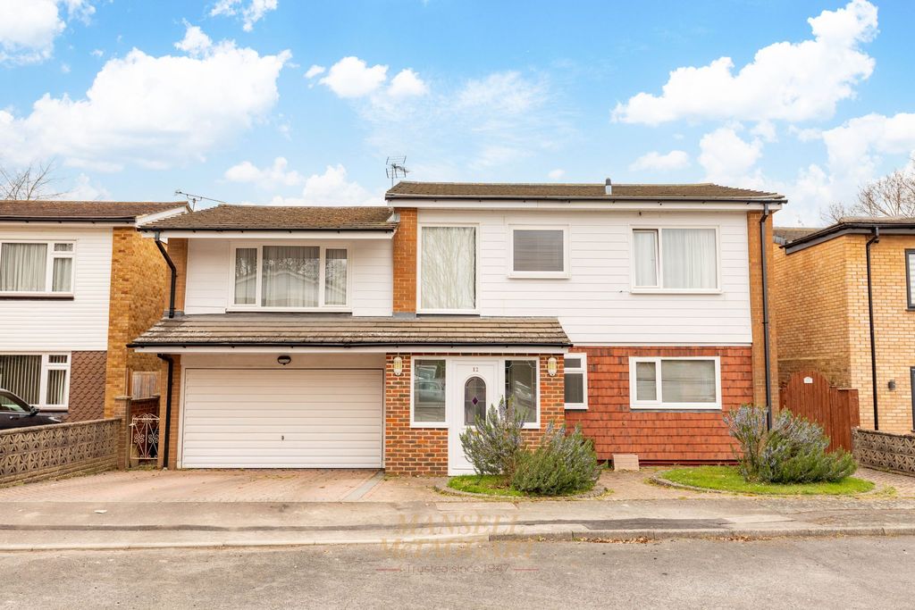 4 bed detached house for saleArtel Croft, Crawley RH10