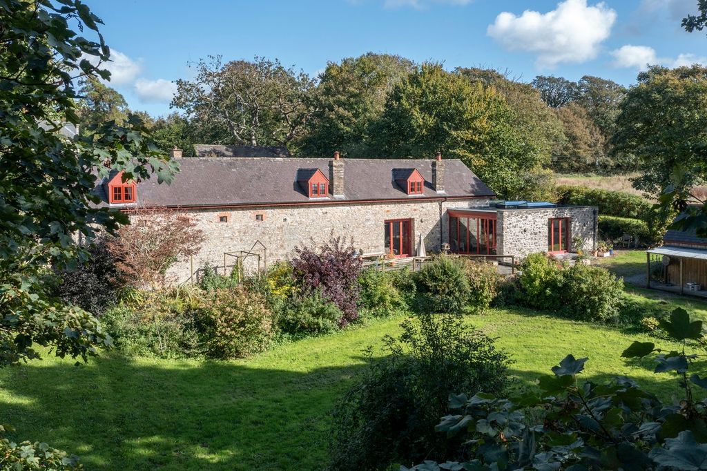 4 bed barn conversion for saleClarbeston Road SA63