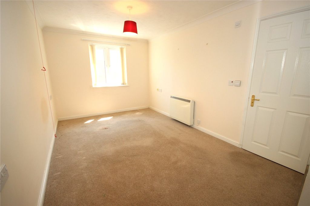 2 bed flat for saleHarbour Road, Seaton, Devon EX12 photo 5