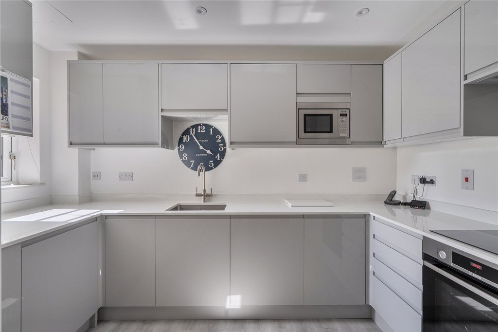 Additional image 7 of 3 bed flat for saleBetween Streets, Cobham, Surrey KT11