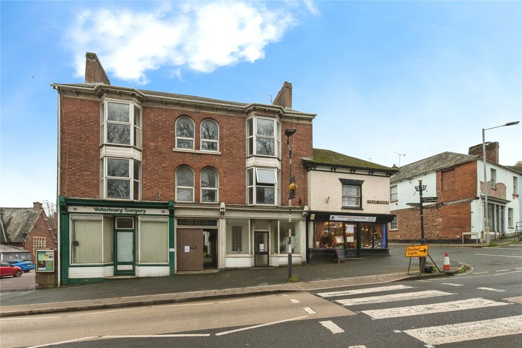 5 bed flat for saleEast Street, Crediton, Devon EX17