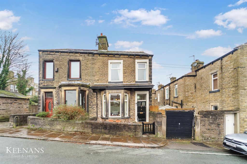 4 bed semi-detached house for saleYork Street, Colne BB8