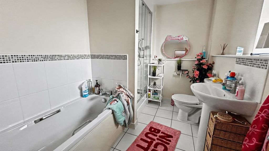 Additional image 8 of 3 bed flat for saleQuayside Drive, Colchester CO2