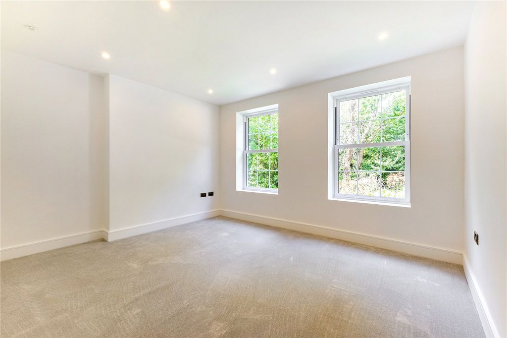 Additional image 6 of 3 bed flat for saleGreen Lane, Cobham, Surrey KT11