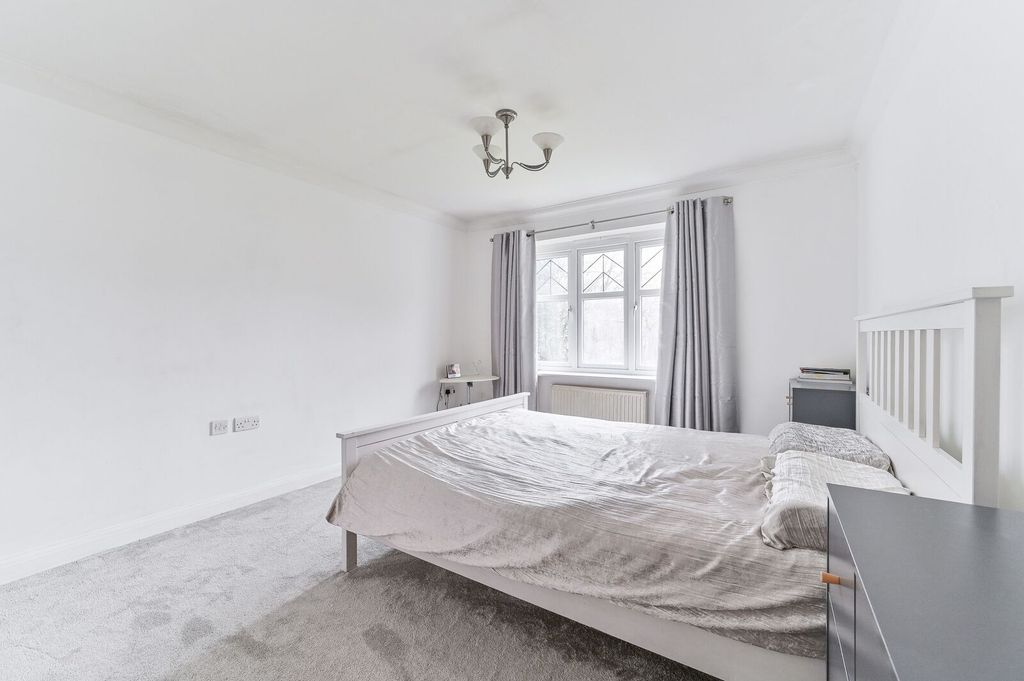 Additional image 12 of 5 bed detached house for saleWater Mead, Coulsdon, Chipstead CR5