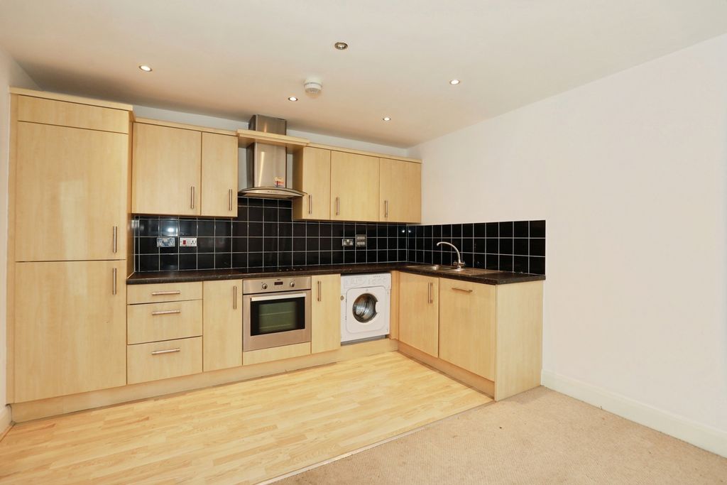 2 bed flat for saleDale Way, Crewe, Cheshire CW1 photo 2