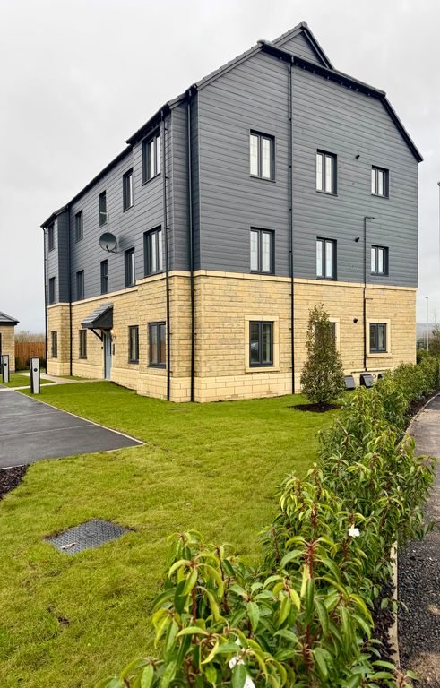 1 bed flat for saleBB7 photo 4