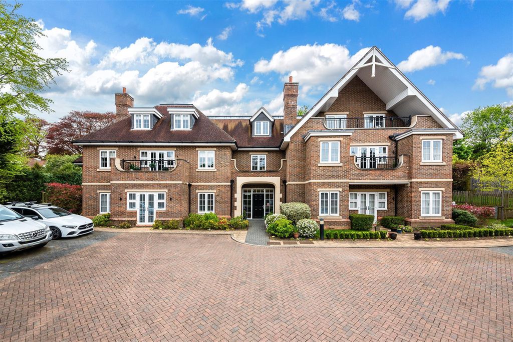 2 bed flat for saleOutwood Lane, Chipstead CR5