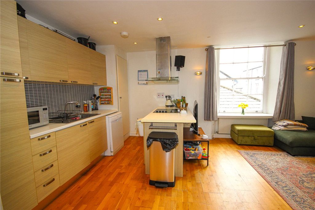 2 bed flat for saleDe La Pole Court, Seaton, Devon EX12 photo 5