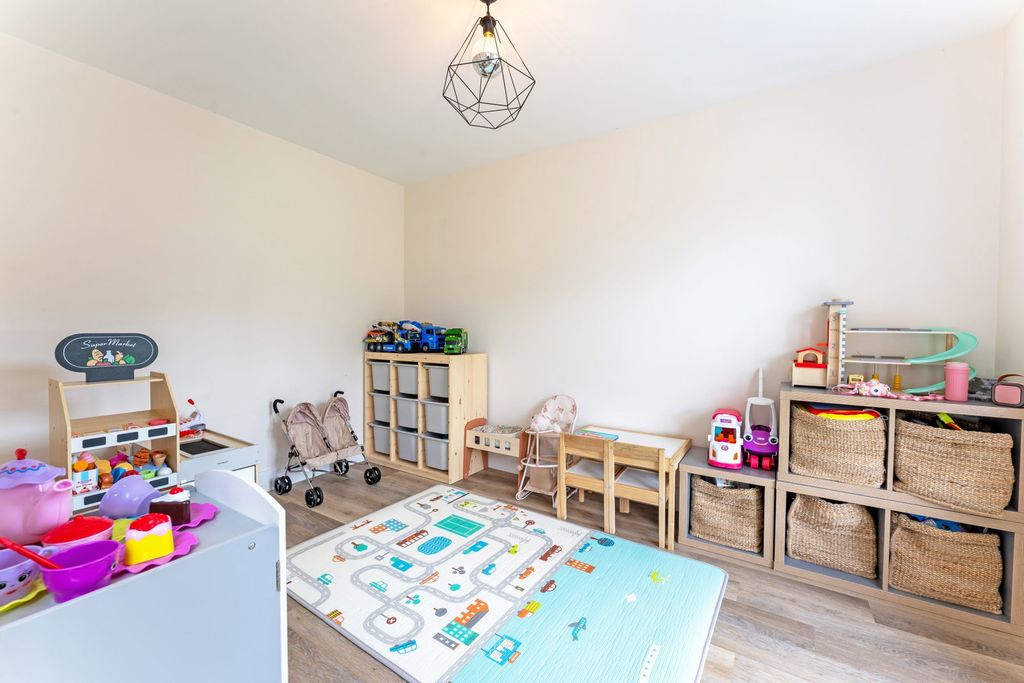 Additional image 15 of 4 bed detached house for saleLake Drive, Weldon, Corby, Northamptonshire NN17