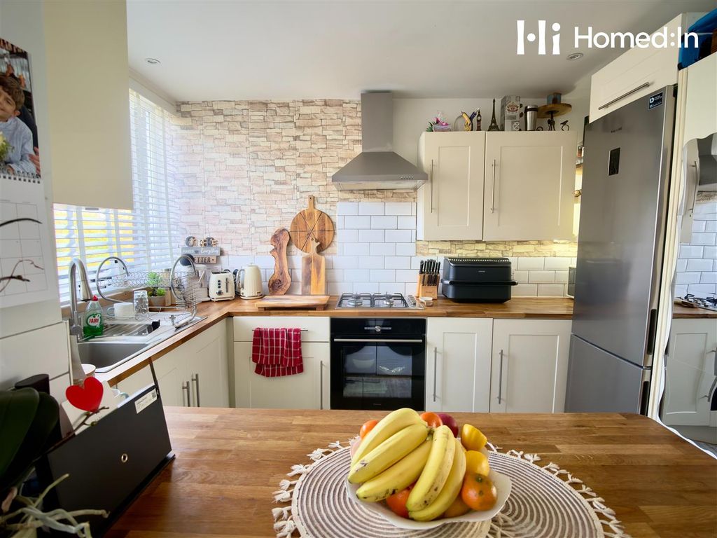 Additional image 10 of 2 bed flat for saleHailey Place, Cranleigh GU6