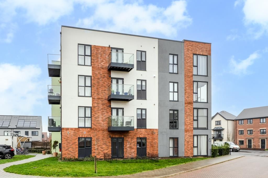 2 bed flat for saleThe Avenue, Priors Hall NN17