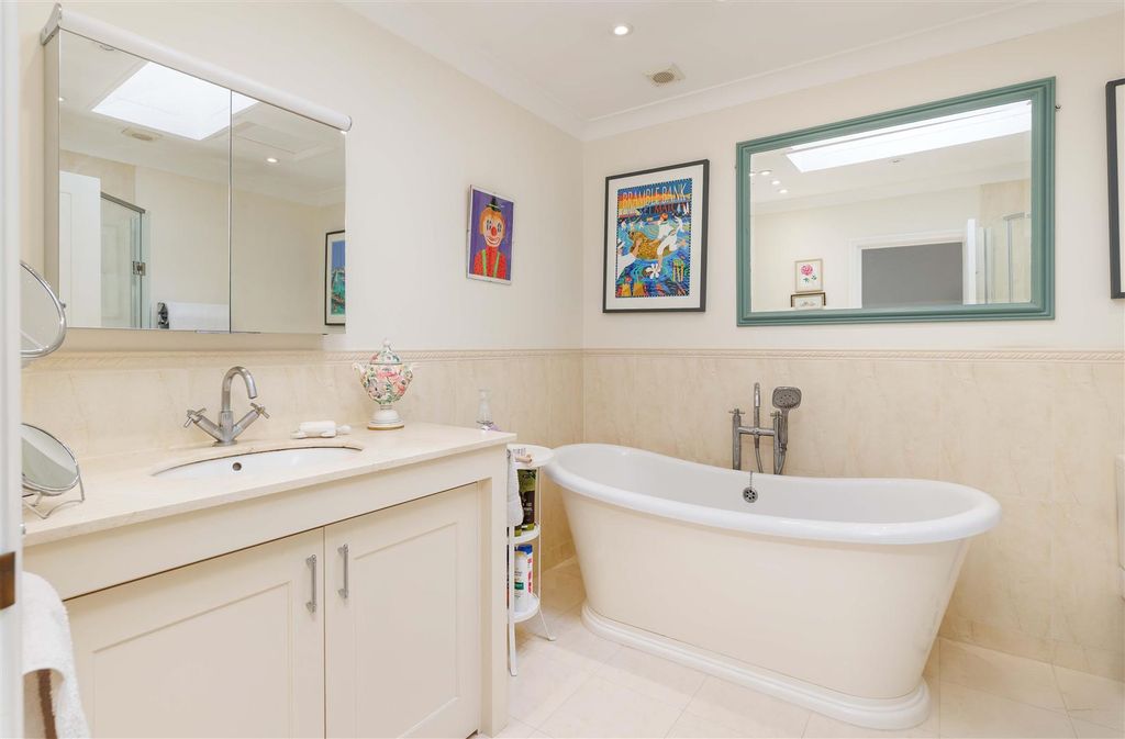 Additional image 17 of 4 bed property for saleCowes, Isle Of Wight PO31
