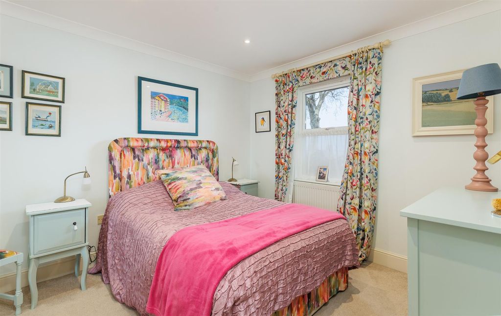 Additional image 4 of 4 bed property for saleCowes, Isle Of Wight PO31