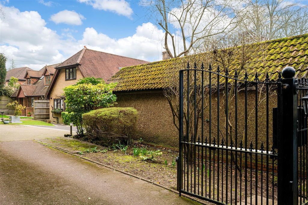 Additional image 36 of 4 bed detached house for saleWoodfield Hill, Chipstead CR5