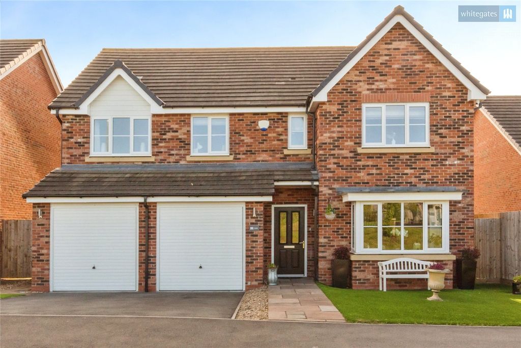 5 bed detached house for saleEast Avenue, Crewe, Cheshire CW2