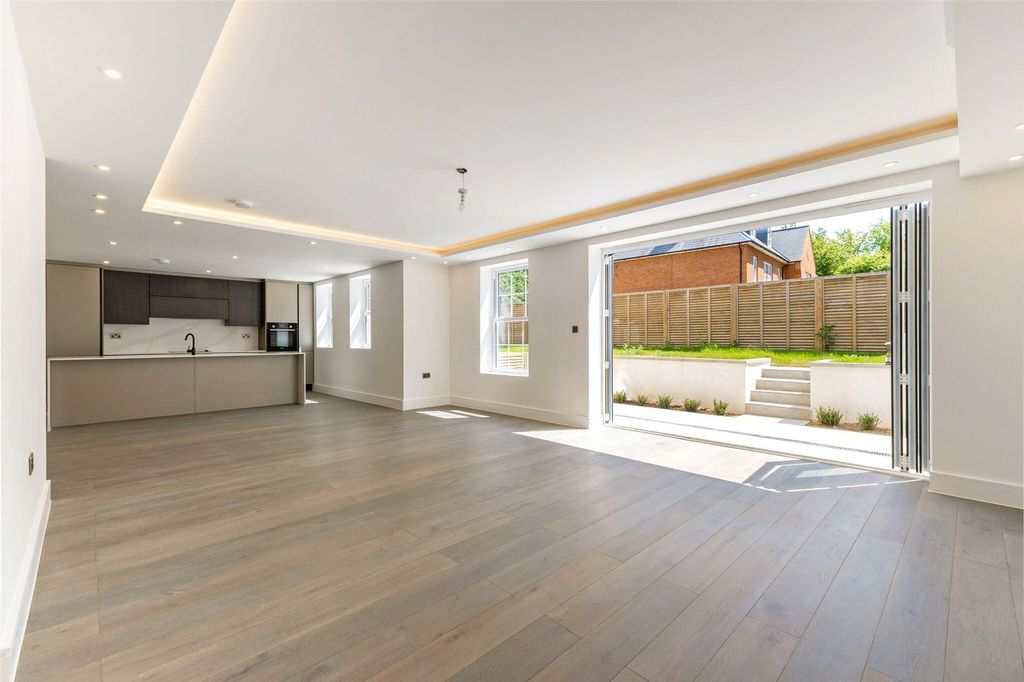 Additional image 3 of 3 bed flat for saleGreen Lane, Cobham, Surrey KT11
