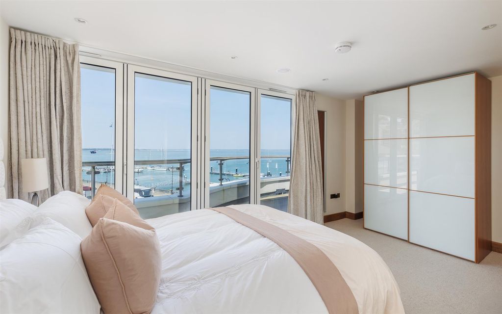 Additional image 8 of 2 bed flat for saleCowes, Isle Of Wight PO31