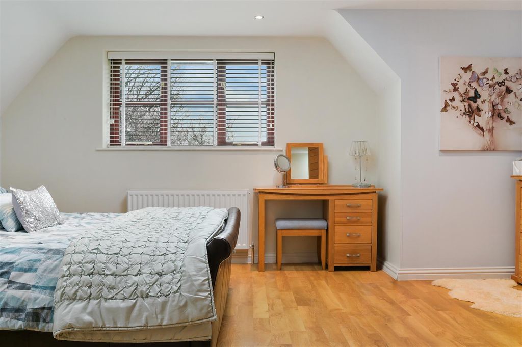 Additional image 21 of 4 bed detached house for saleWoodfield Hill, Chipstead CR5