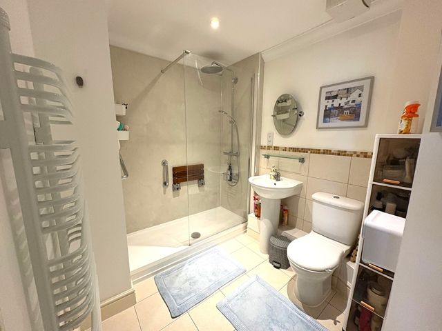 Additional image 8 of 3 bed flat for saleKings Court, Harbour Road, Seaton EX12
