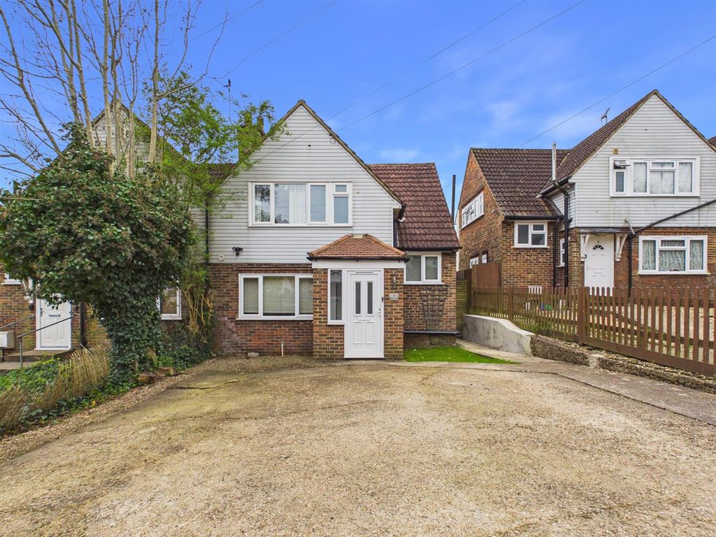 4 bed semi-detached house for saleStar Lane, Coulsdon CR5