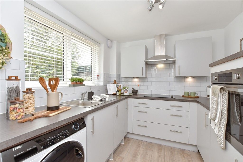 1 bed flat for saleVictoria Road, Cranleigh, Surrey GU6