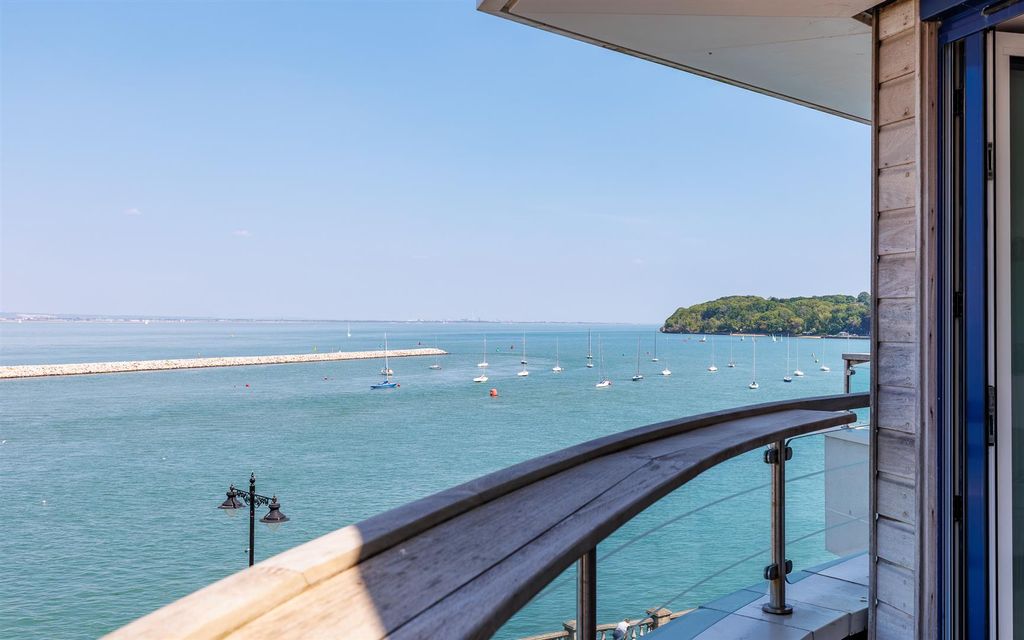 Additional image 15 of 2 bed flat for saleCowes, Isle Of Wight PO31
