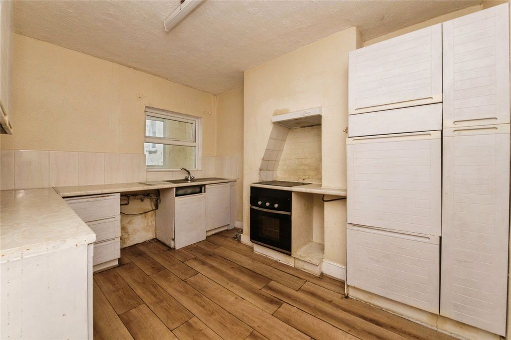 Additional image 13 of 5 bed flat for saleEast Street, Crediton, Devon EX17