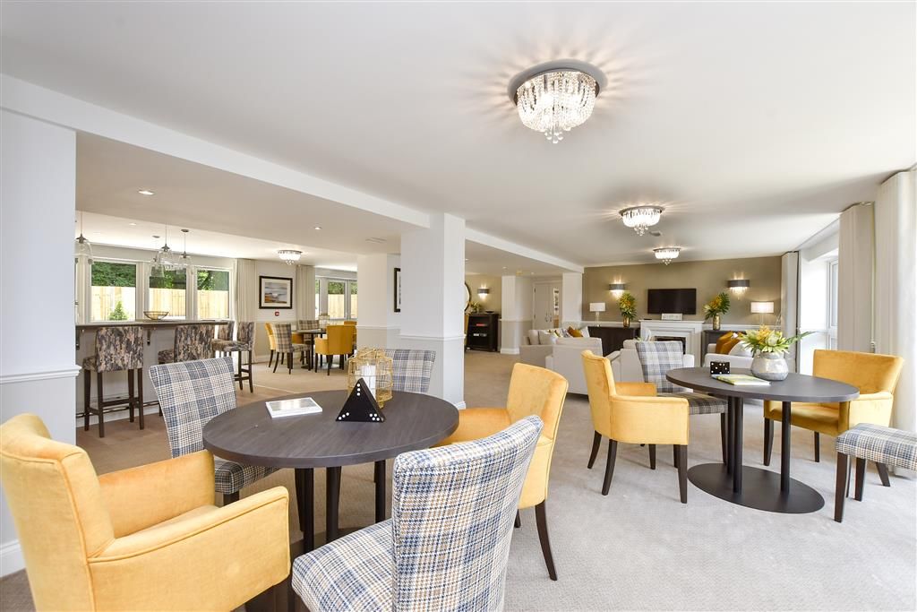 Additional image 8 of 2 bed flat for saleVictoria Road, Cranleigh, Surrey GU6