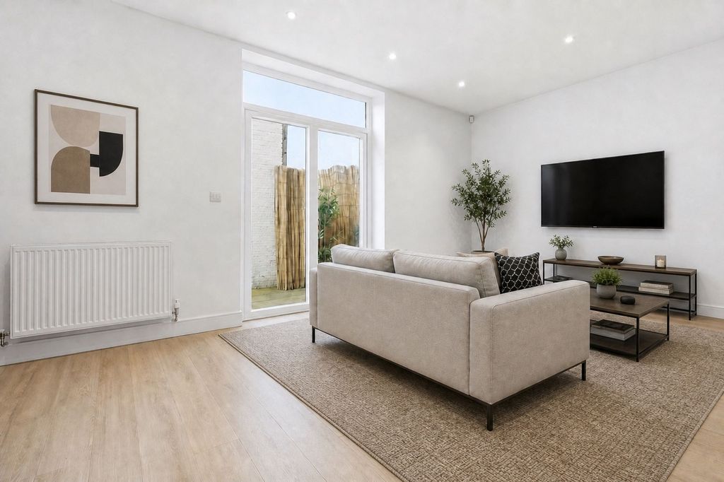 Additional image 3 of 2 bed flat for saleHigh Street, Colchester CO1