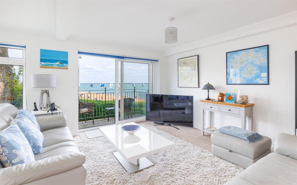 Additional image 3 of 2 bed flat for saleCowes, Isle Of Wight PO31