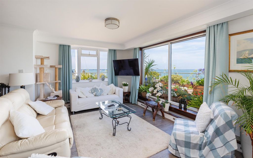 Additional image 5 of 3 bed flat for saleCowes, Isle Of Wight PO31