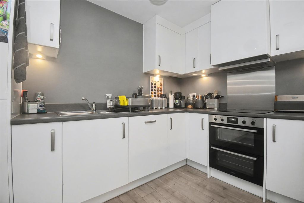Additional image 4 of 2 bed flat for saleNn18, Bembridge House, Station Road, Corby NN17