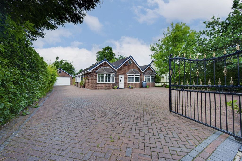 4 bed detached bungalow for saleChelford Road, Somerford CW12